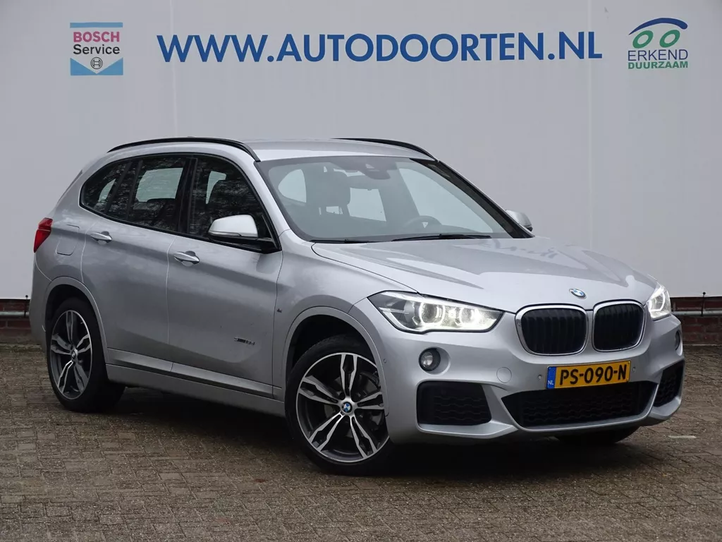 BMW X1 SDrive18d Corporate Lease High Executive|M-pakket|Camera|Stoelverwarming