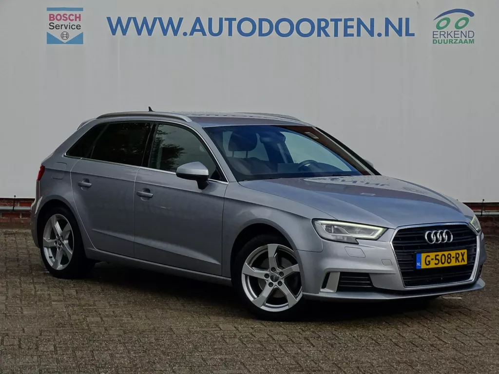 Audi A3 Sportback 30 TFSI Sport Lease Edition|Trekhaak|Navi|Sportstoelen Audi A3 Sportback 30 TFSI Sport Lease Edition|Trekhaak|Navi|Sportstoelen