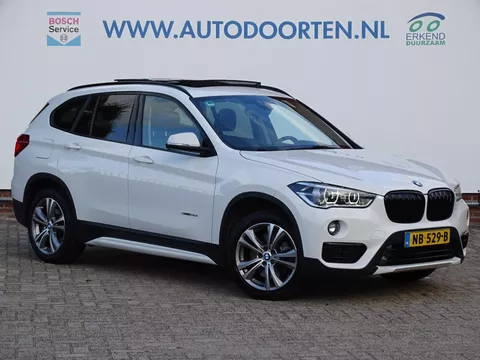 BMW X1 SDrive20i Centennial High Executive|Pano|HUD|Stoelverw.