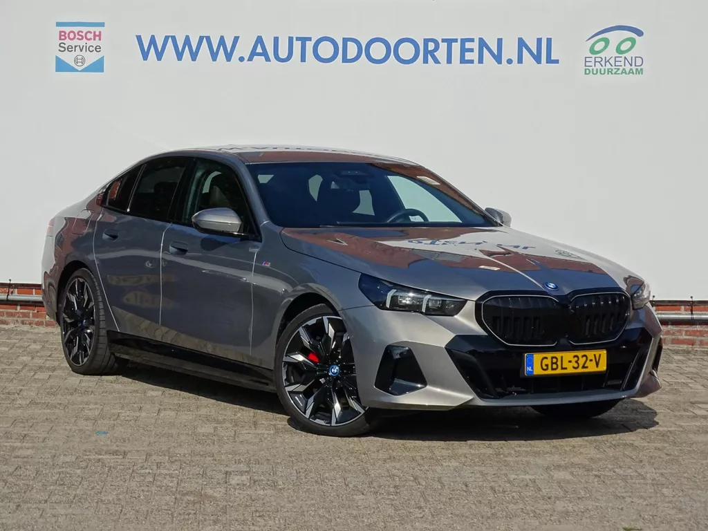BMW 5-serie 530e|4wiel Besturing|Bowers&Wilkins|Stoelkoeling|21"